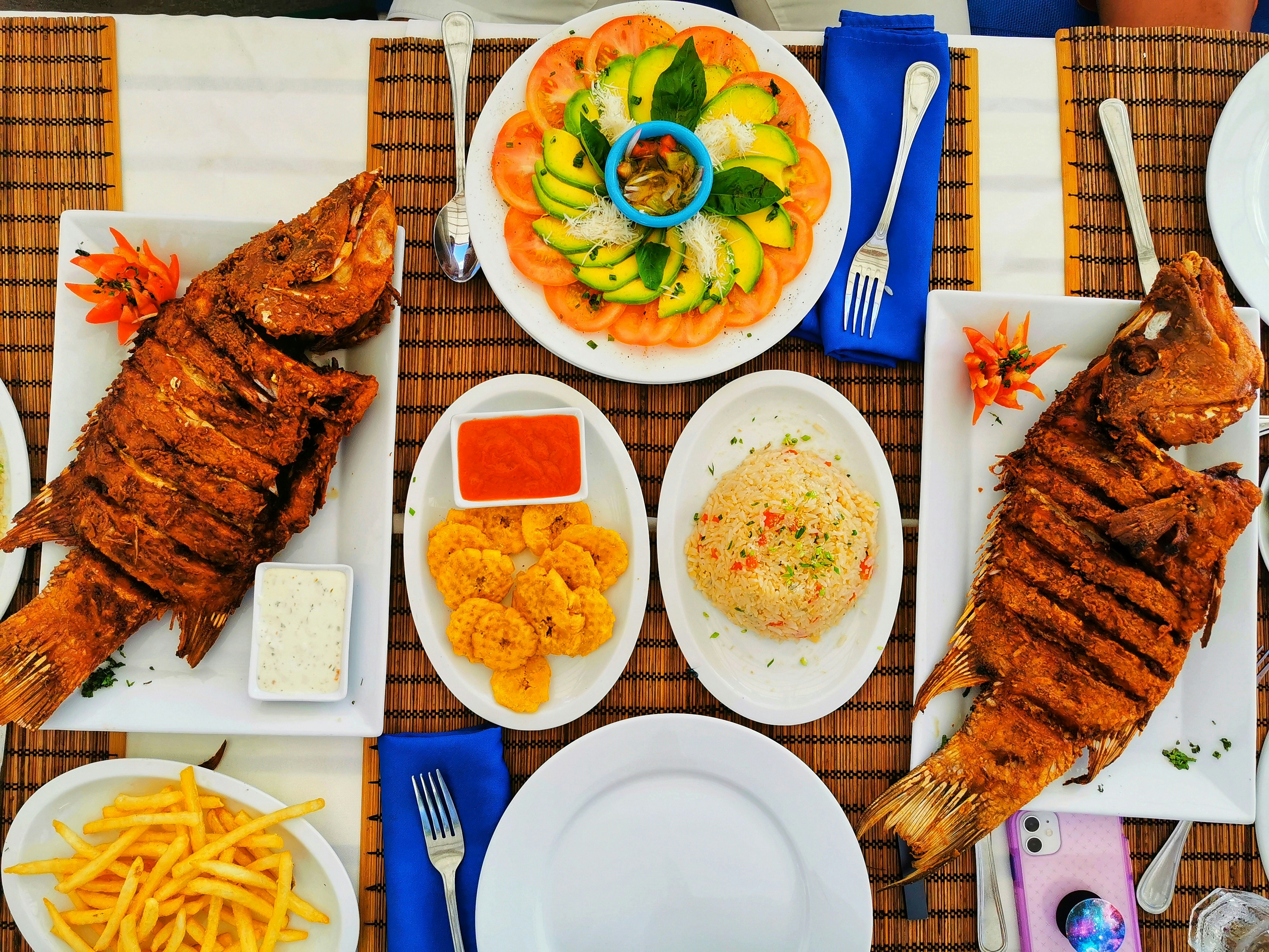 Pescado frito dominicano — sabor tropical de la costa